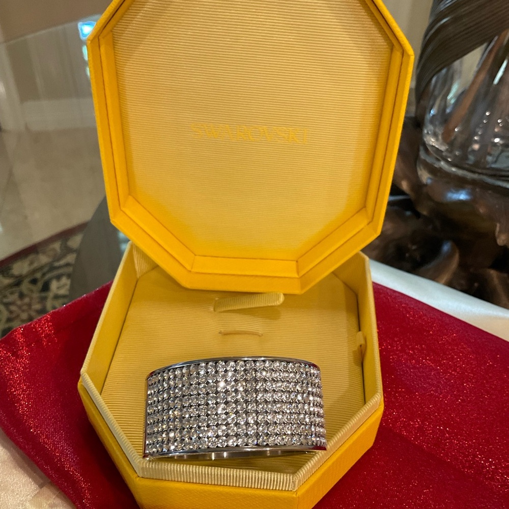 AUTHENTIC SWAROVSKI INTERVALLE BANGLE.
